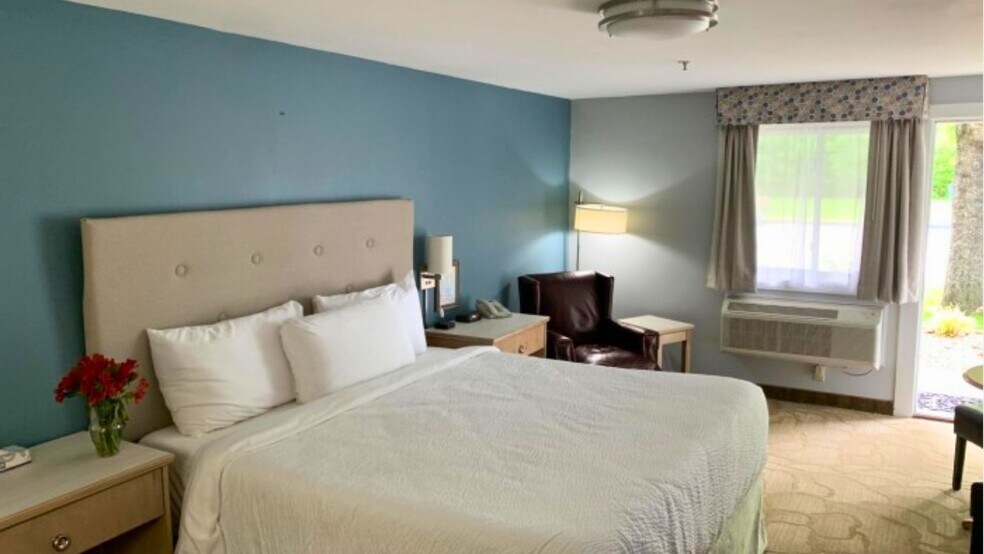 More Photos Of 7 Turbats Creek Rd, Kennebunkport Hotel For Sale