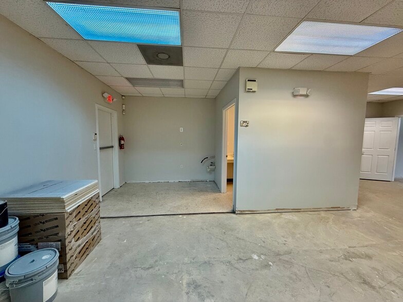 More Photos Of 11750 Business Park Dr, Waldorf General Retail For Lease