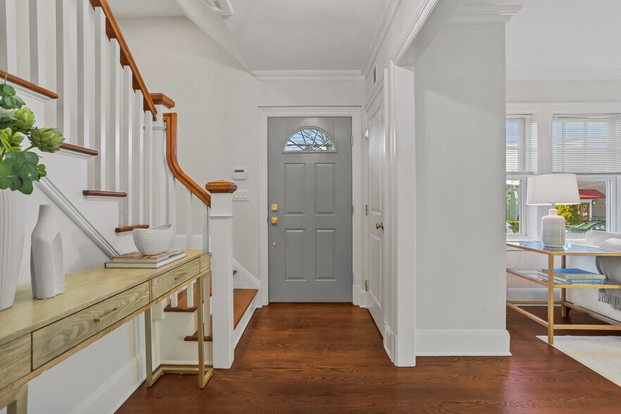 More Photos Of 151 Hamilton Ave, Greenwich Multifamily For Sale