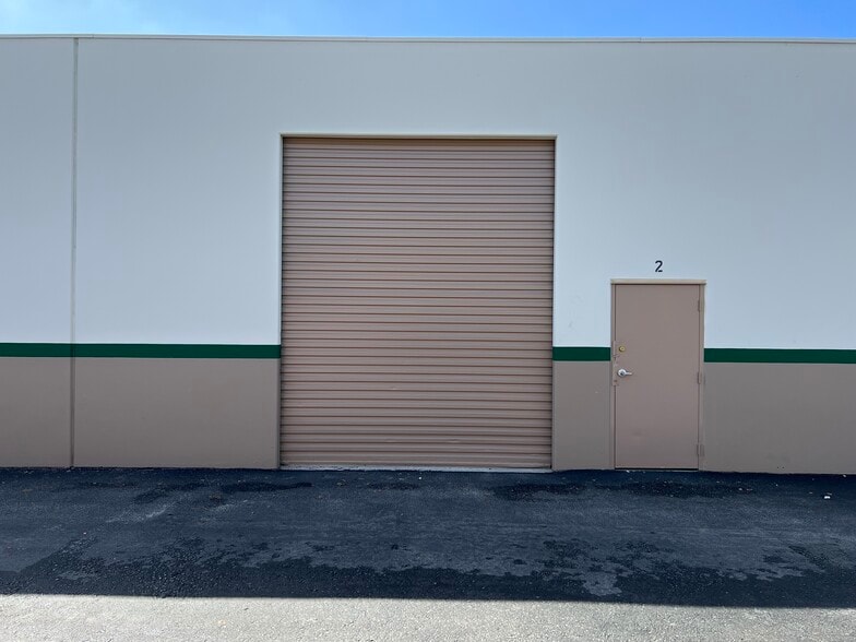 More Photos Of 555 W Allen Ave, San Dimas Warehouse For Lease