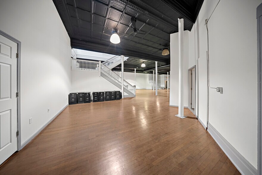 More Photos Of 2055 Gratiot Ave, Detroit Storefront Retail Office For Lease