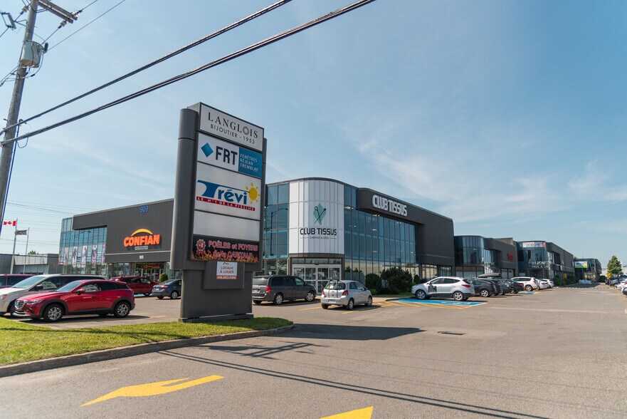 More Photos Of 909-915 Pierre-Bertrand, Québec General Retail For Lease