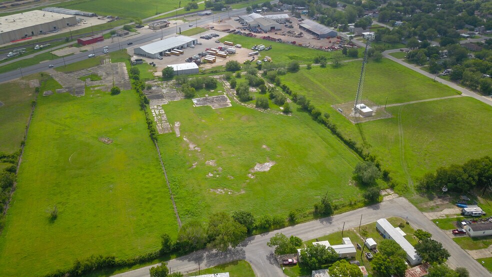 More Photos Of 2608 PlainView St, Victoria Land For Sale