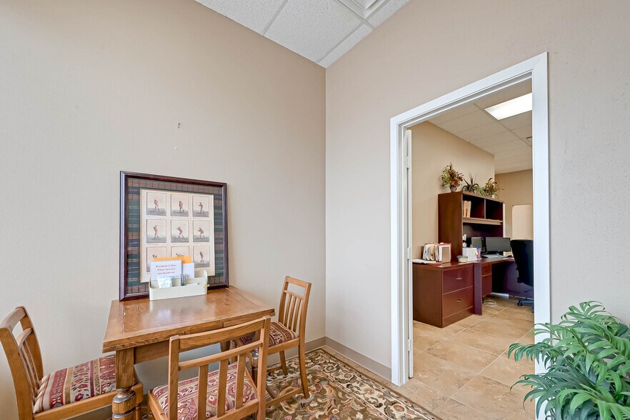 More Photos Of 3512 Avenue I, Rosenberg Office For Lease