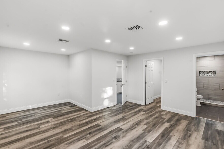 More Photos Of 2726 6th Ave W, Bradenton Serviced Offices For Sale