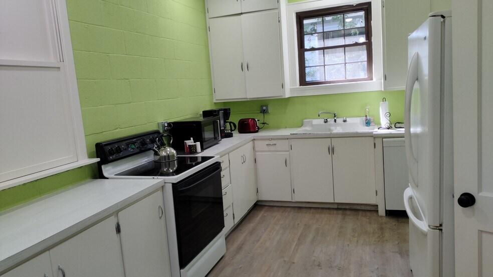 More Photos Of 1700 Central Ave, Hot Springs Office For Sale
