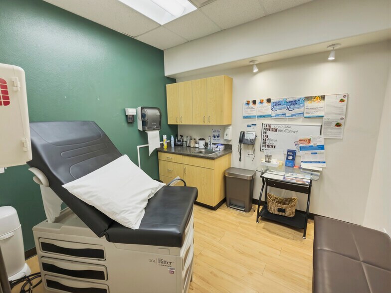 More Photos Of 308 Main St, Olathe Medical For Lease
