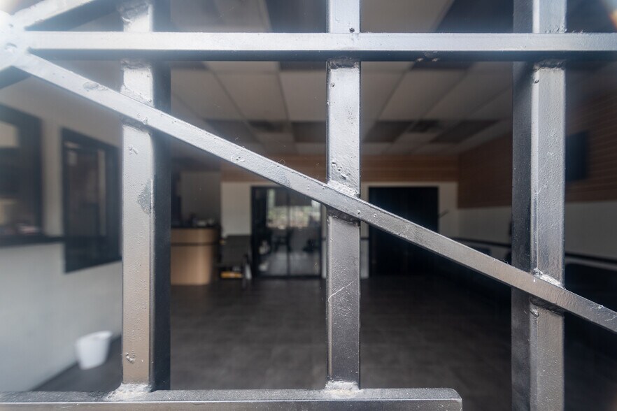 More Photos Of 17717 Highway 59 N, Humble Auto Repair For Sale