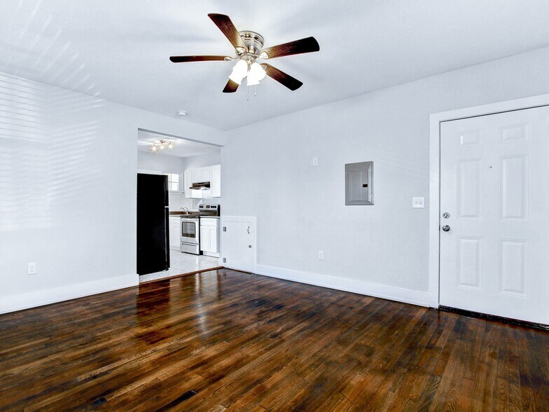 More Photos Of 1020 W French Plz, San Antonio Apartments For Sale