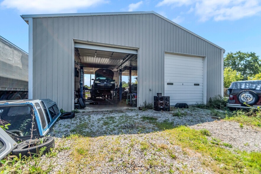 More Photos Of 300 Railroad Ave, Wheeler Auto Repair For Sale