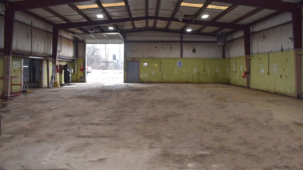 More Photos Of 108 W Webster St, Madison Warehouse For Lease