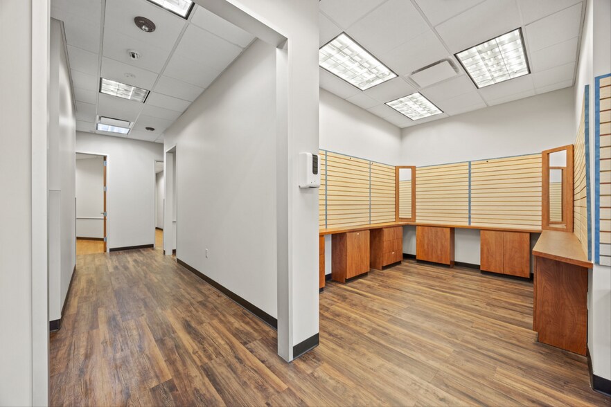 More Photos Of 105 River Oaks Dr, Southlake Medical For Sale