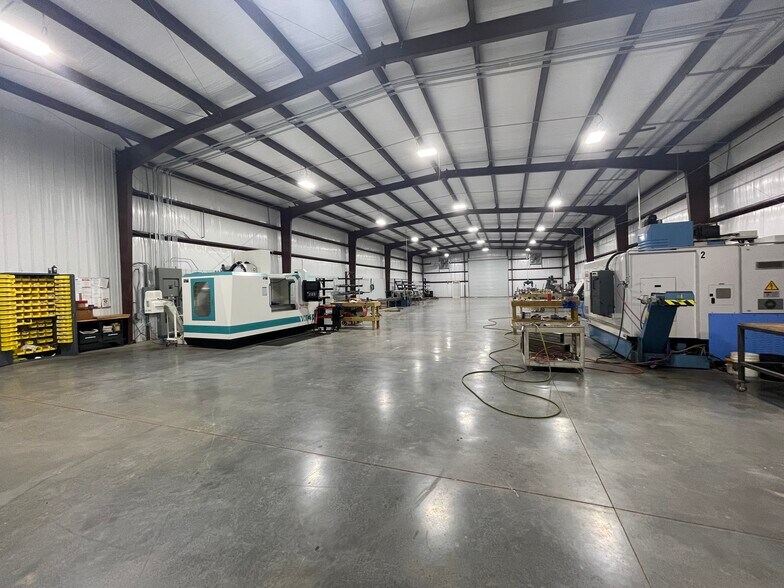 More Photos Of 31 Steelview Dr, Roanoke Distribution For Sale