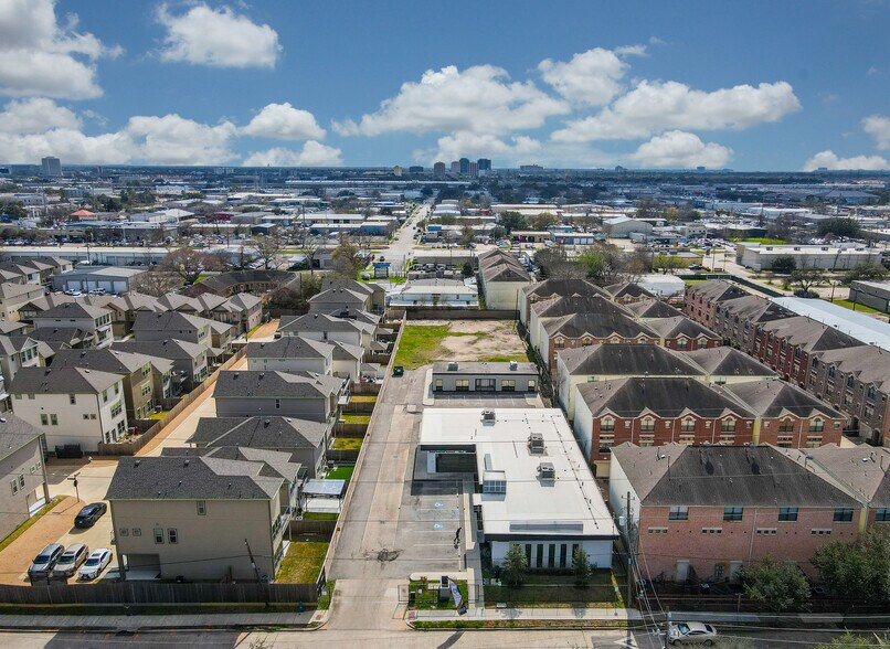 More Photos Of 8703 Meadowcroft Dr, Houston Medical For Lease