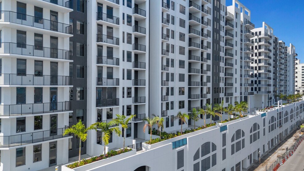 More Photos Of 1000 1st Ave N, Saint Petersburg Apartments For Lease