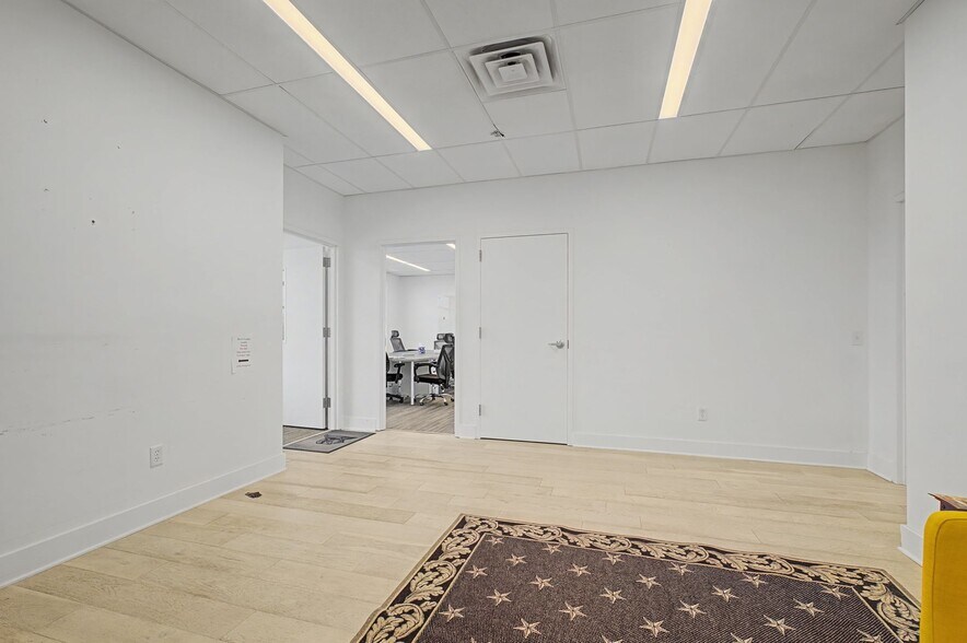 More Photos Of 6117 Centennial Blvd, Nashville Storefront Retail Office For Lease