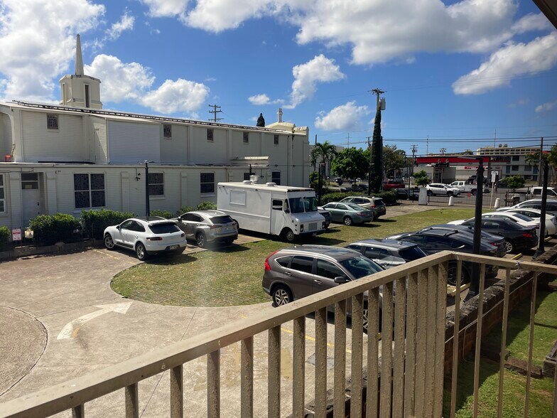 More Photos Of 766 N King St, Honolulu Office For Lease