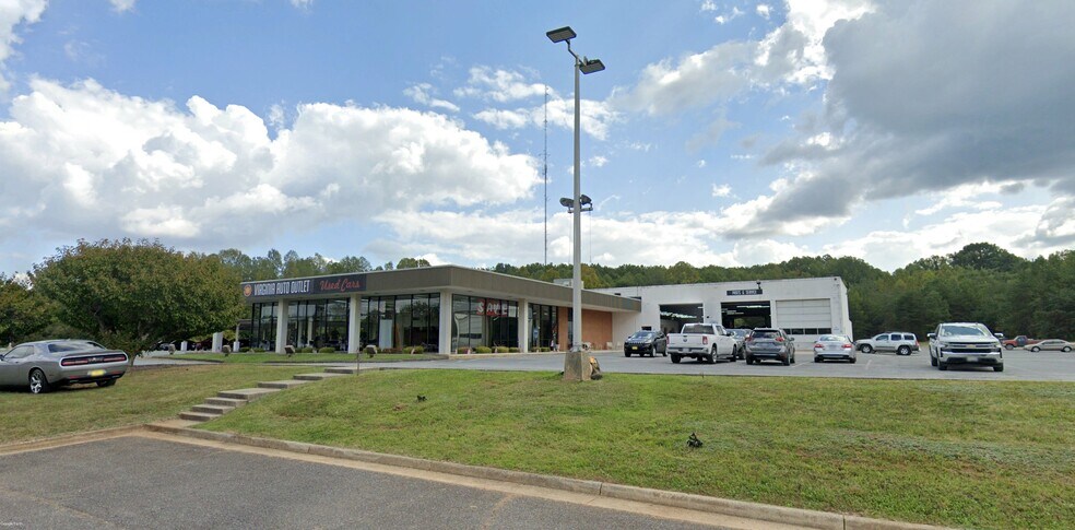 More Photos Of 1873 S Amherst Hwy, Amherst Auto Dealership For Sale