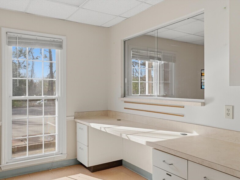 More Photos Of 825 Majestic Ct, Gastonia Medical For Lease