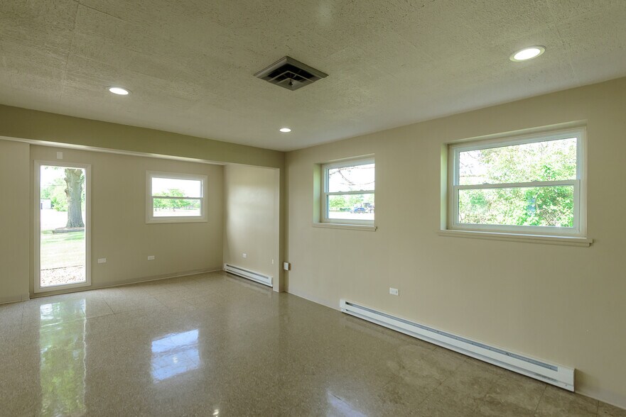 More Photos Of 6250 Jackson Rd, Ann Arbor Freestanding For Lease