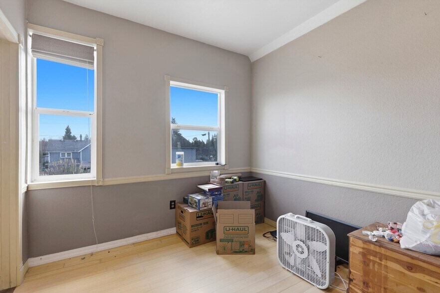 More Photos Of 114 E 2nd St, Newberg Office For Sale