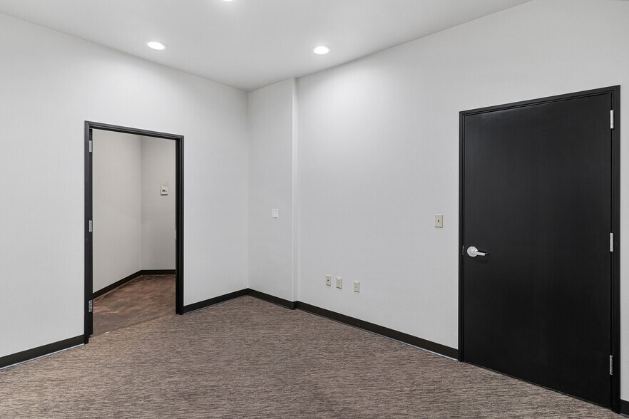 More Photos Of 5670 S Wynn Rd, Las Vegas Research And Development For Lease