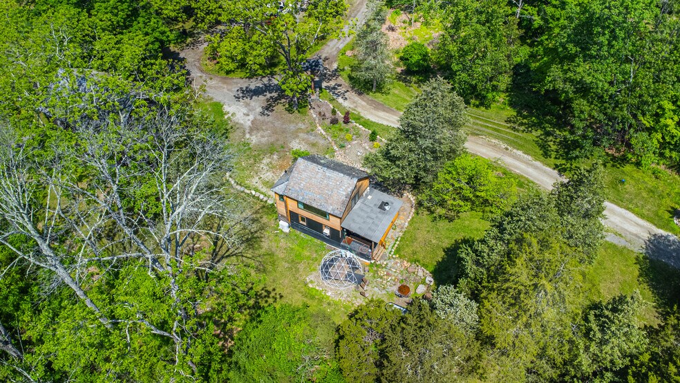 More Photos Of 62 Mount Pleasant Rd, Columbia Specialty For Sale