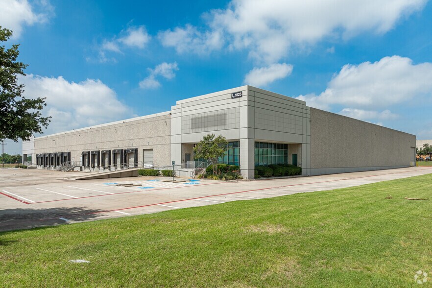 More Photos Of 1825 Westpark Dr, Grand Prairie Warehouse For Lease