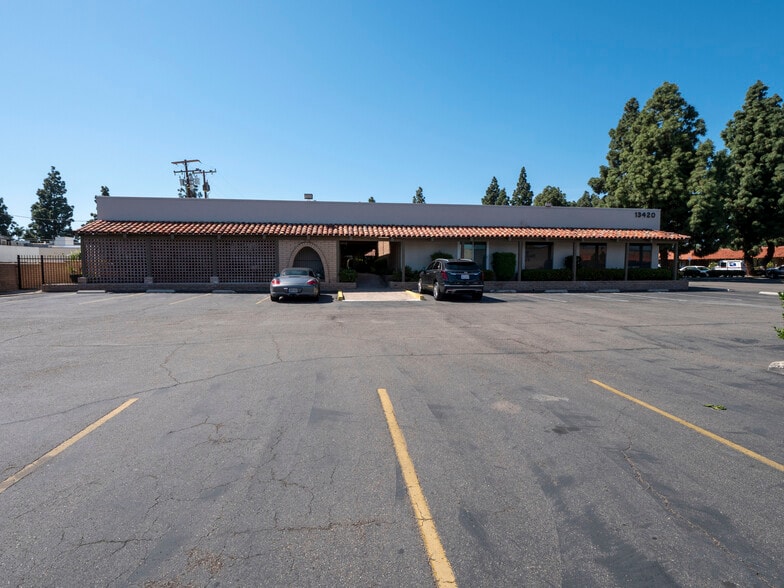 More Photos Of 13420 Newport Ave, Tustin Medical For Lease