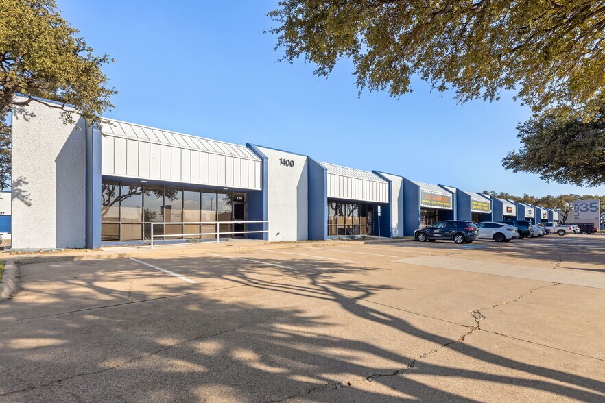 More Photos Of 1300 N Interstate 35E, Carrollton Unknown For Lease