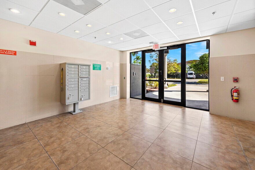 Primary Photo Of 2227 N Federal Hwy, Hollywood Office For Lease