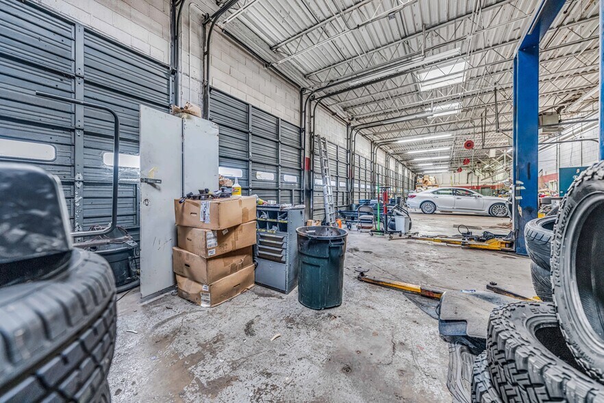 More Photos Of 5390 Fox Plaza Dr, Memphis Auto Repair For Sale