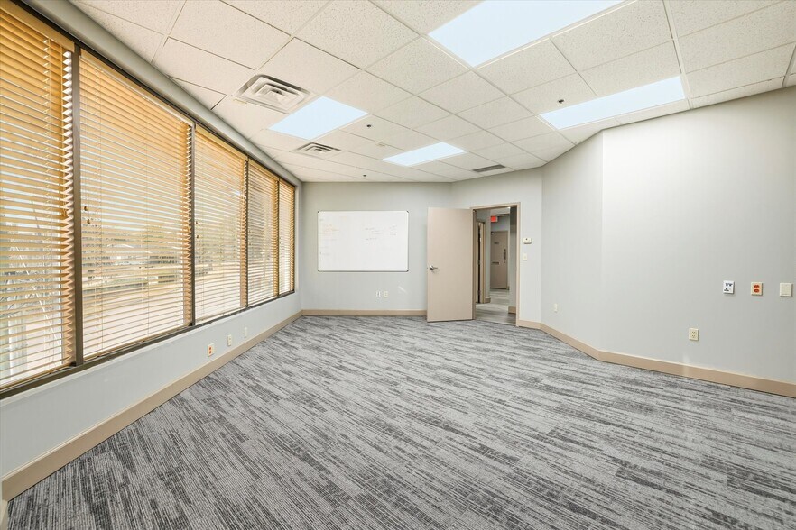 More Photos Of 2252 Killearn Center Blvd, Tallahassee Office For Lease