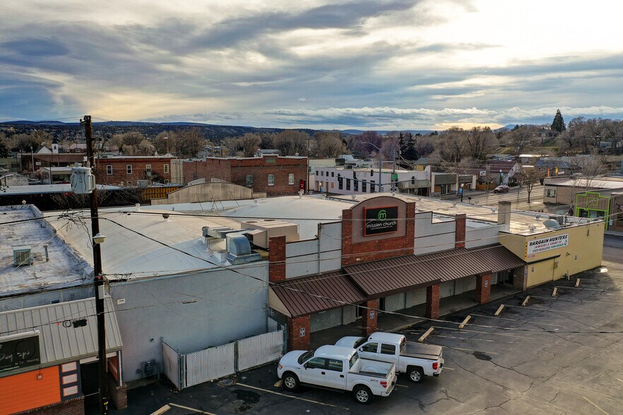 More Photos Of 178 SW 5th St, Madras Storefront Retail Office For Lease