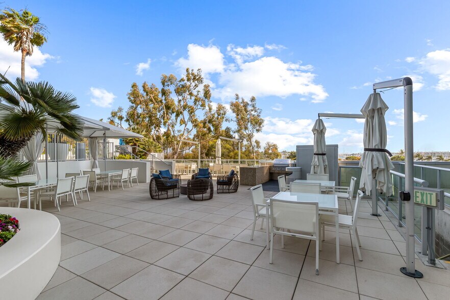 More Photos Of 13700 Marina Pointe Dr, Marina Del Rey Apartments For Sale