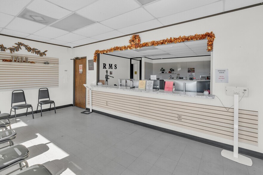 More Photos Of 310 E Davis St, Conroe Office For Sale