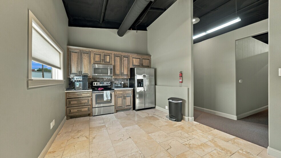 More Photos Of 207 Eastridge Rd, Granbury General Retail For Sale