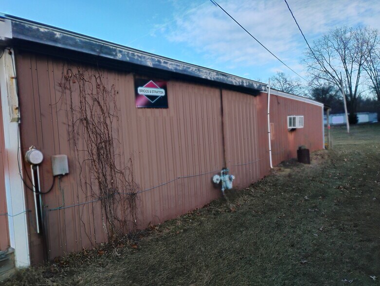 More Photos Of 2240 S US Highway 35, Knox Freestanding For Sale