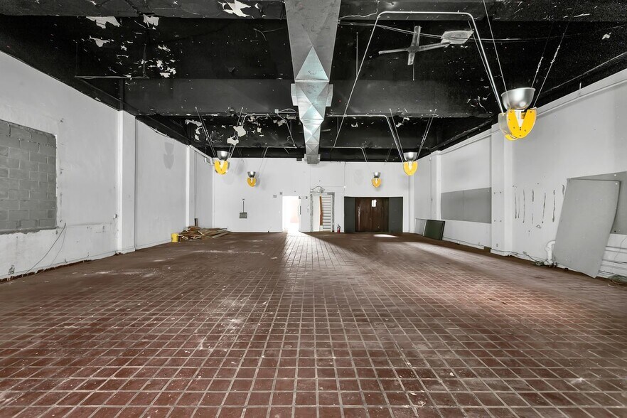 More Photos Of 420 N Craig St, Pittsburgh General Retail For Sale