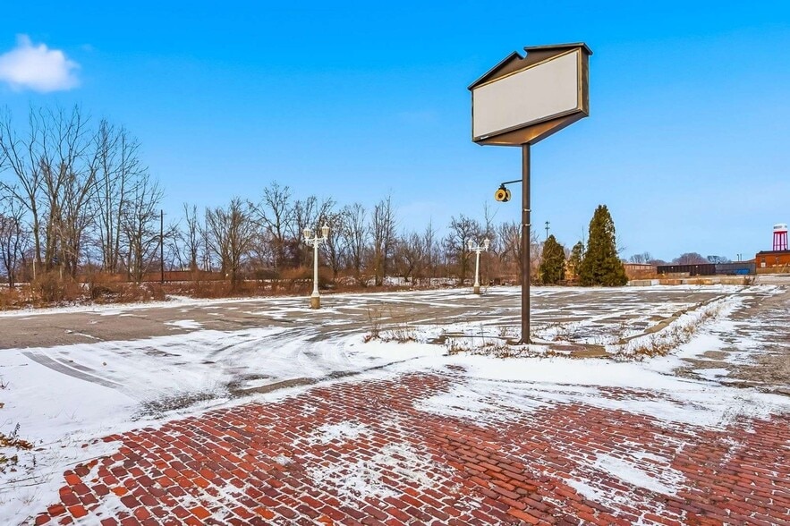 More Photos Of 412 E River St, Elyria Office For Sale