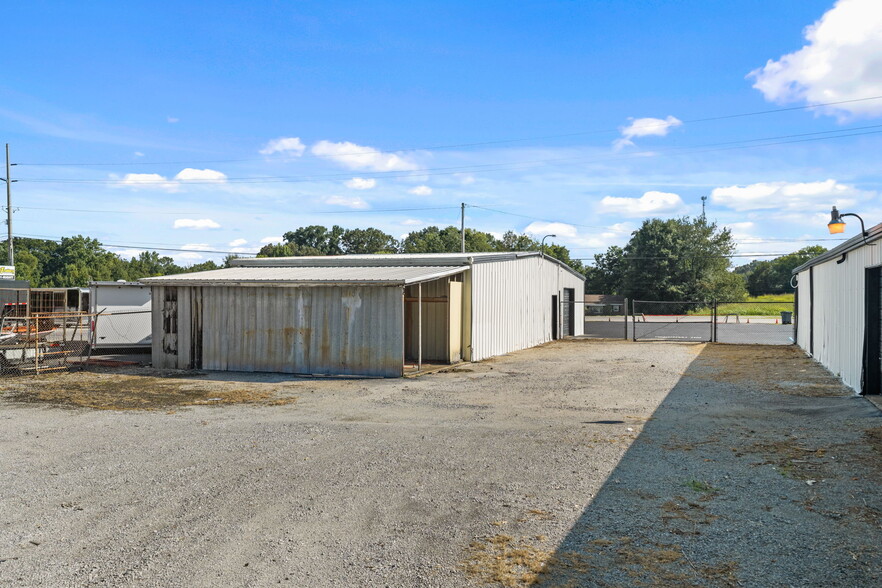 More Photos Of 10063 US-72, Rogersville Warehouse For Lease