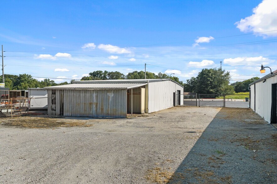 More Photos Of 10063 US-72, Rogersville Warehouse For Sale