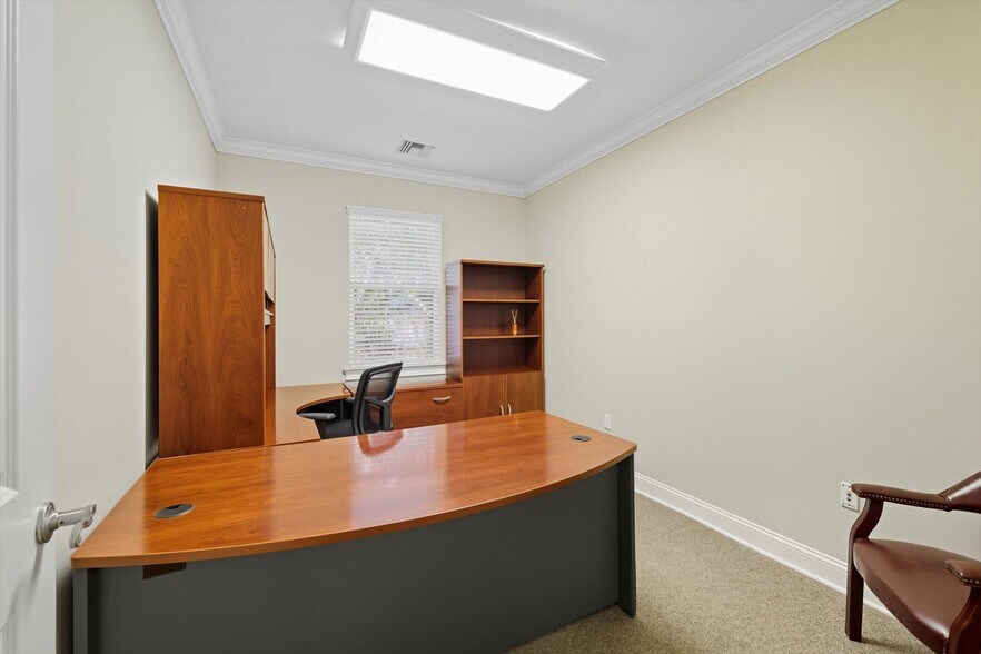 More Photos Of 2565 Barrington Cir, Tallahassee Office For Sale