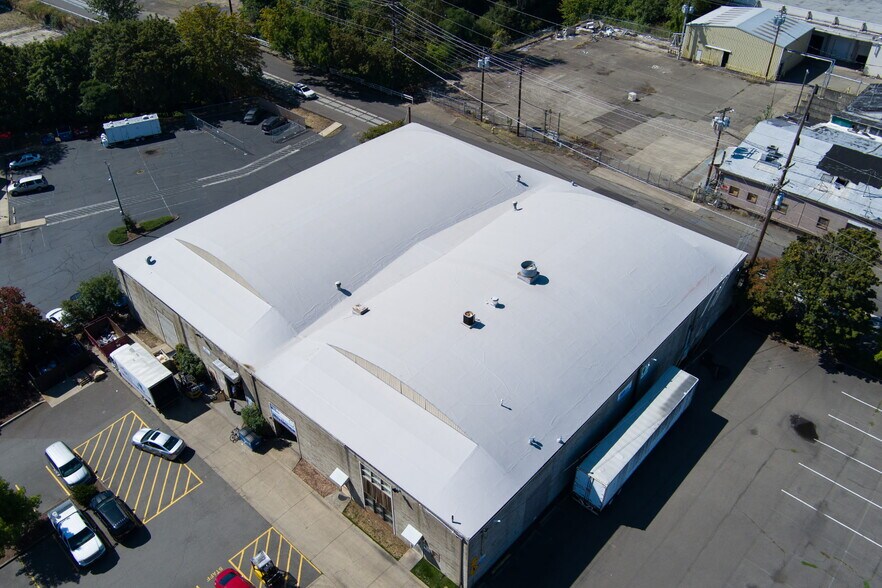 More Photos Of 1100 Front St NE, Salem Distribution For Sale