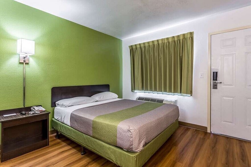 More Photos Of 11049 W Gateway Blvd, El Paso Hotel For Sale