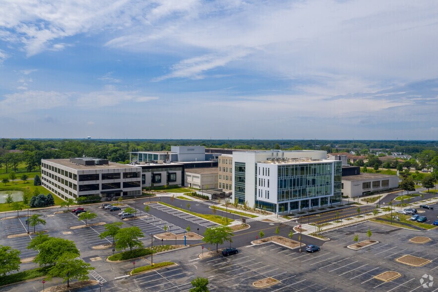 More Photos Of 3333 Green Bay Rd, North Chicago Office For Lease