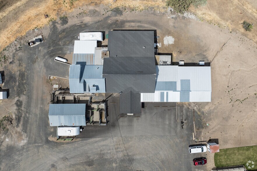 More Photos Of 1762 S Adams Dr, Madras Manufacturing For Sale
