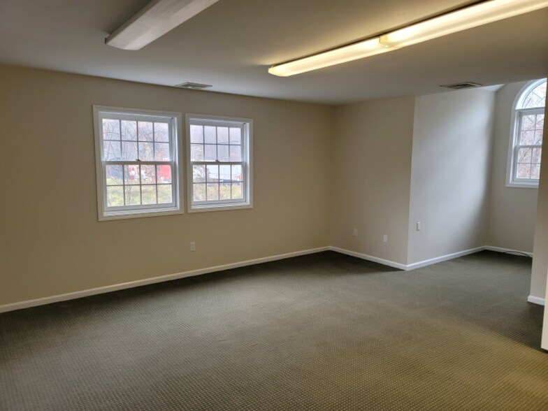 More Photos Of 1369 Southford Rd, Southbury General Retail For Sale