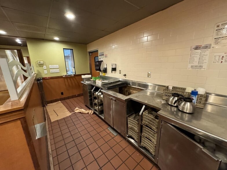 More Photos Of 4111 Timberlake Dr, Pontoon Beach Restaurant For Sale