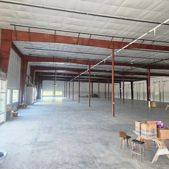 More Photos Of 214 Coursevall Dr, Centreville Light Distribution For Lease